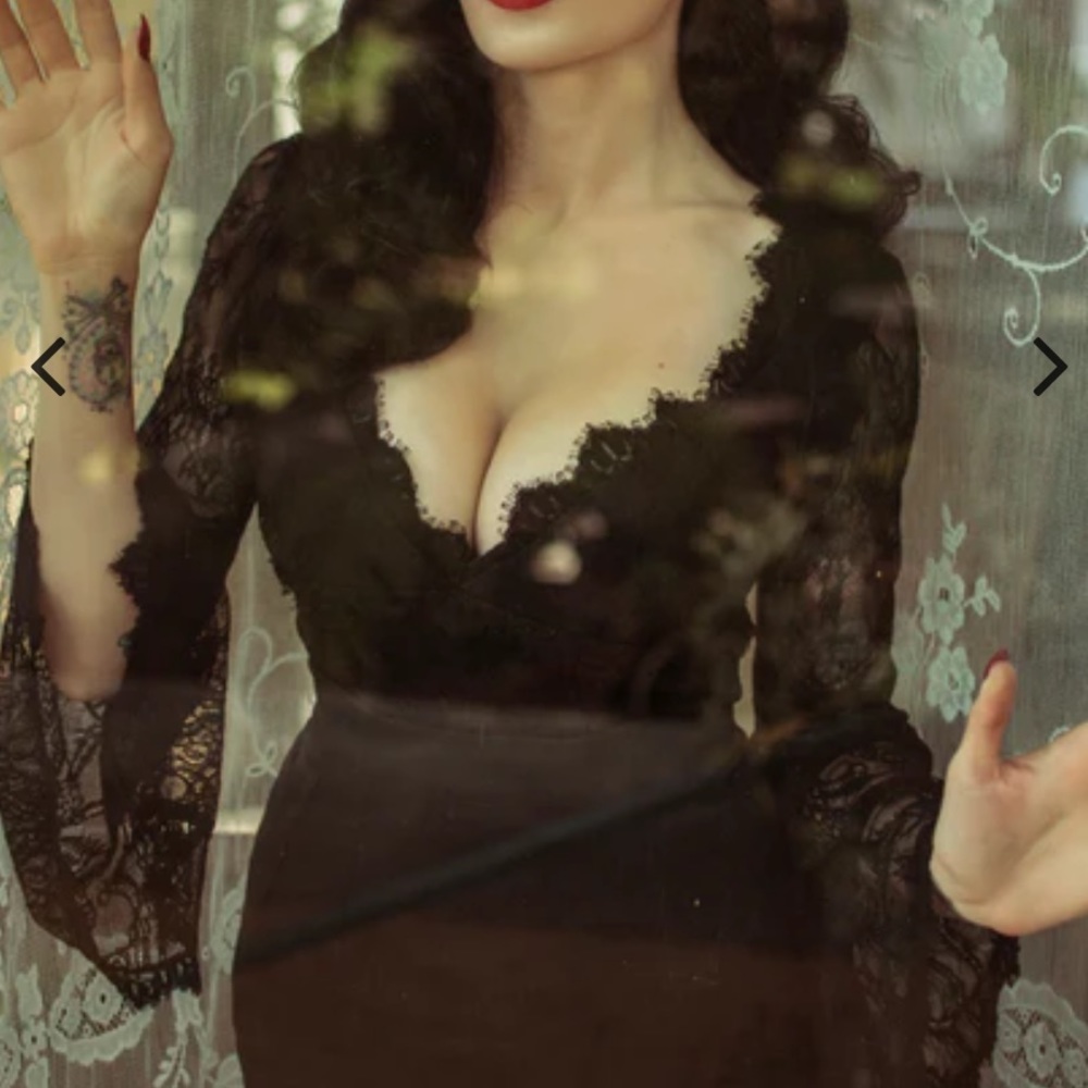 La Femme En Noir La Sorcière Top in Black (XS)